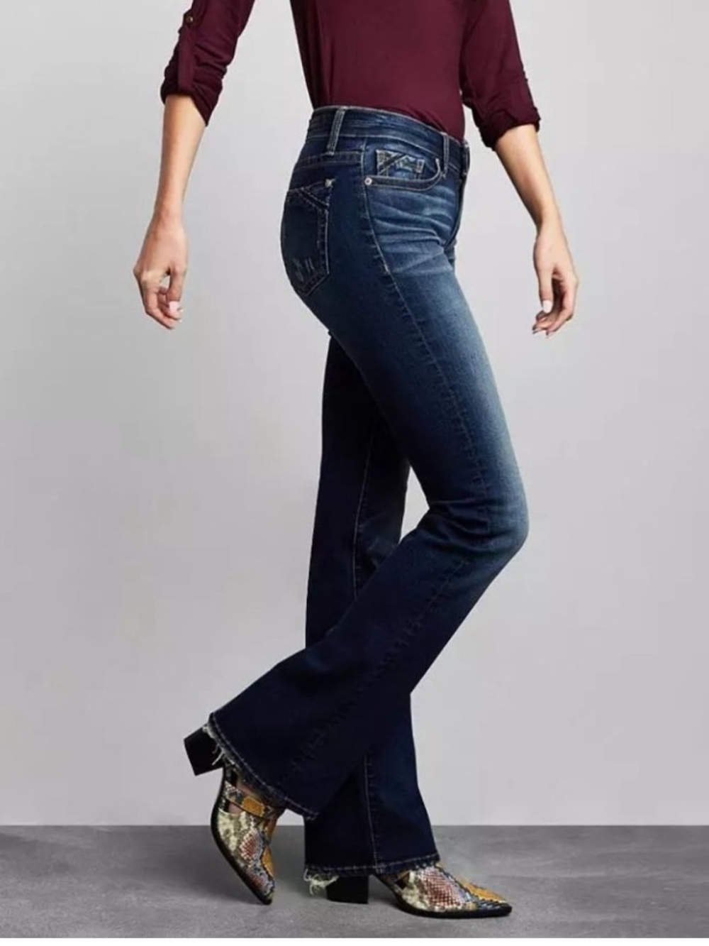 Buckle Black Fit No. 53 
Flare Mid Rise Jeans Size 29x32.